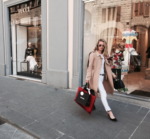 About - PERSONAL SHOPPER / SHOP IN FLORENCE EXPERIENCE